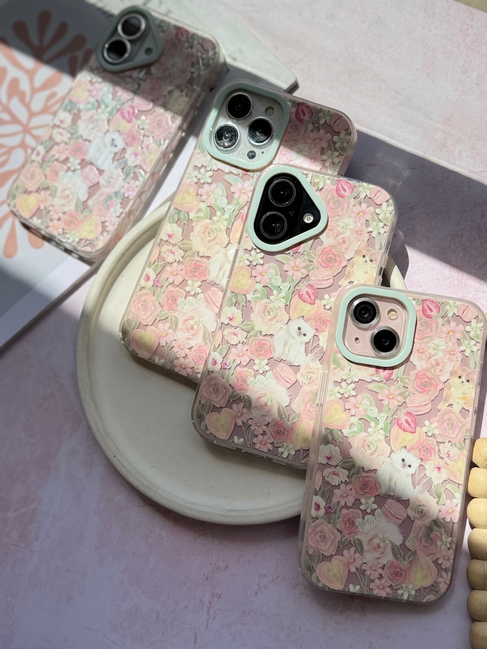 قاب پیشی در باغ گل (بدون آویز ) (کدC2061)