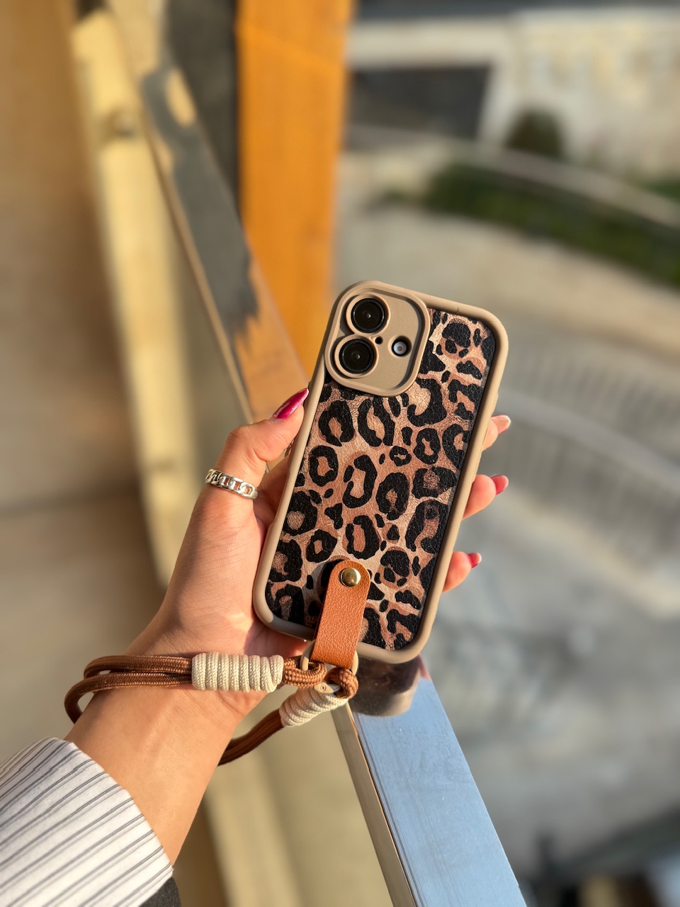 قاب پلنگی قهوه ای سالید با آویز آیفون سامسونگ شیائومی (کدC1925)