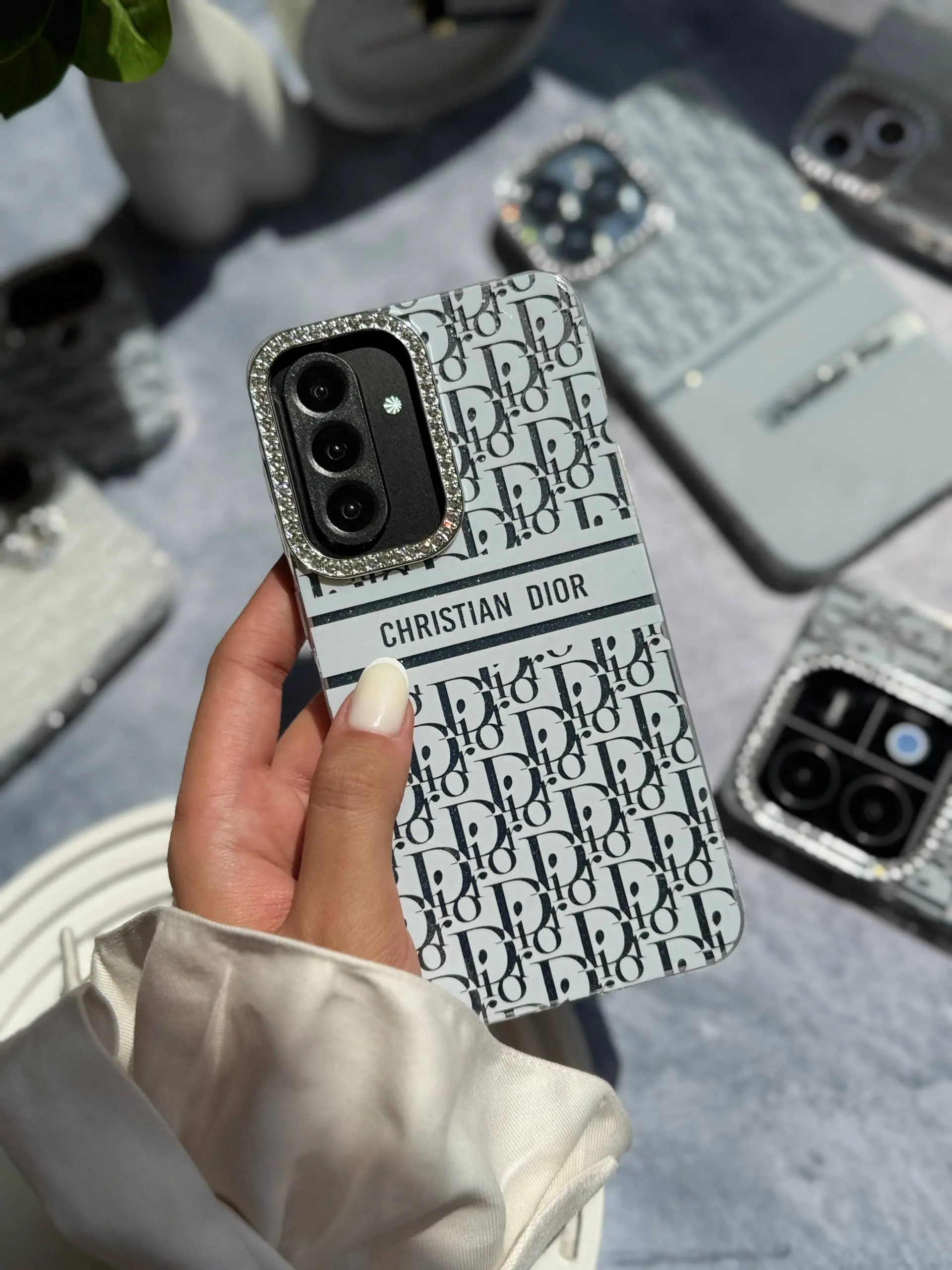 قاب White Christian Dior دور لنز نگین سامسونگ و شیائومی (کدC2076)